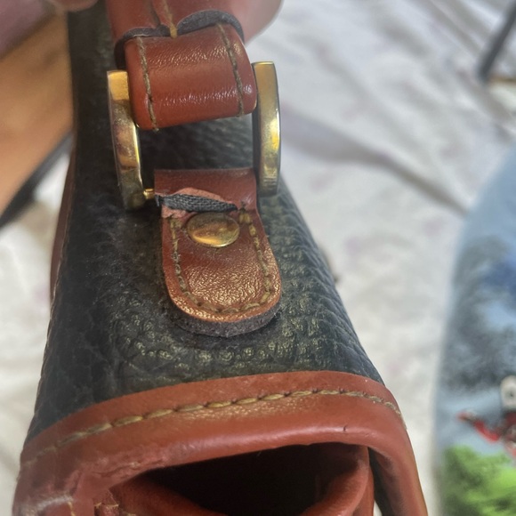 Dooney and Bourke purse in near perfect condition! - Picture 9 of 10